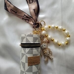 *NWT* Chunky White & Gold Bear Keychain